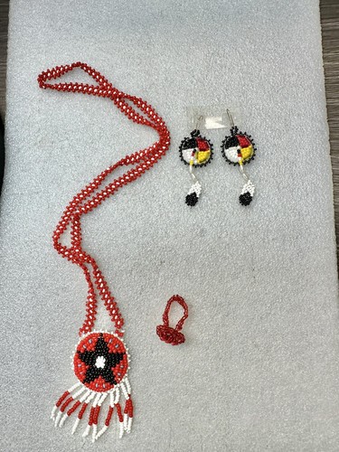 VTG Native American Hand Made Seed Bead 5 Pointed Star Necklace W Mated Earrings