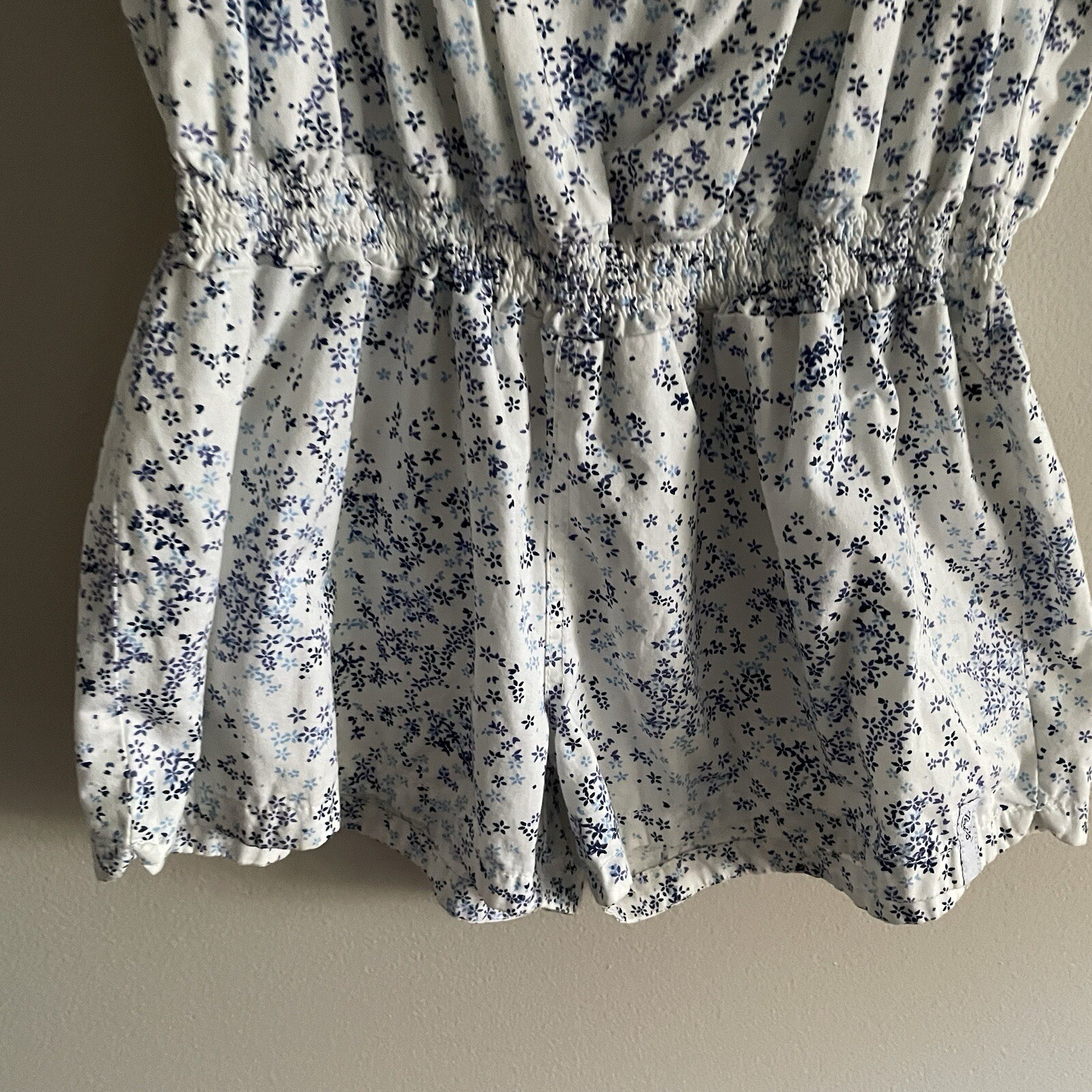 Levi’s Women Sz L White/Blue Floral Adjustable Strap Ruffle Shorts Romper thumbnail 2