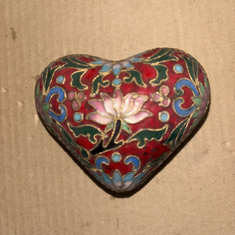 CAIXA DE JOIAS FORMATO CORAÇÃO ESMALTE VERMELHO CLOISONNE - Imagem 2 de 3