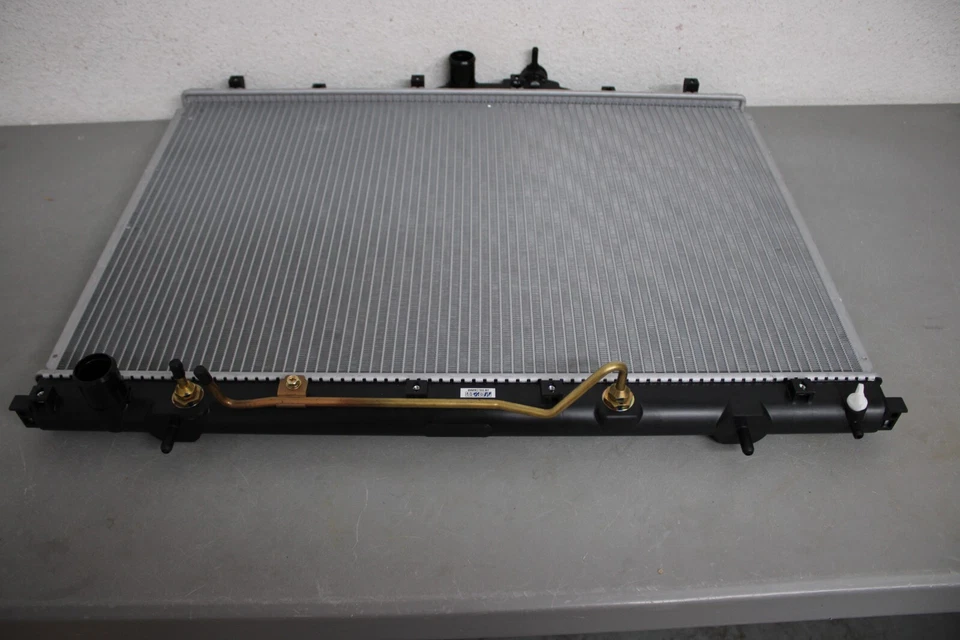 2004 2005 MITSUBISHI ENDEAVOR FRONT RADIATOR 3.8L V6 Foto 3 de 4