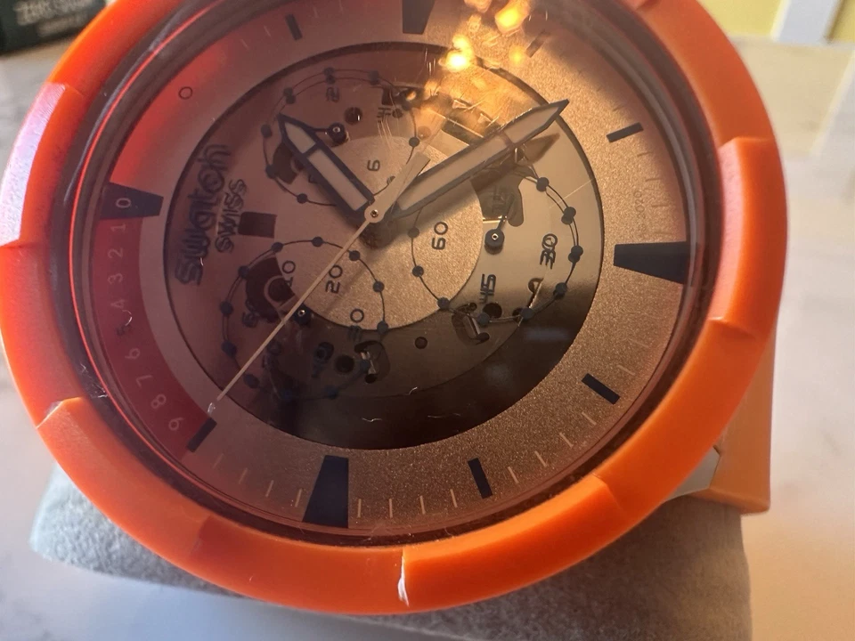 Relógio de lançamento Swatch Big Bold laranja biocerâmica NASA SB04Z401 - USADO  - Imagem 2 de 4