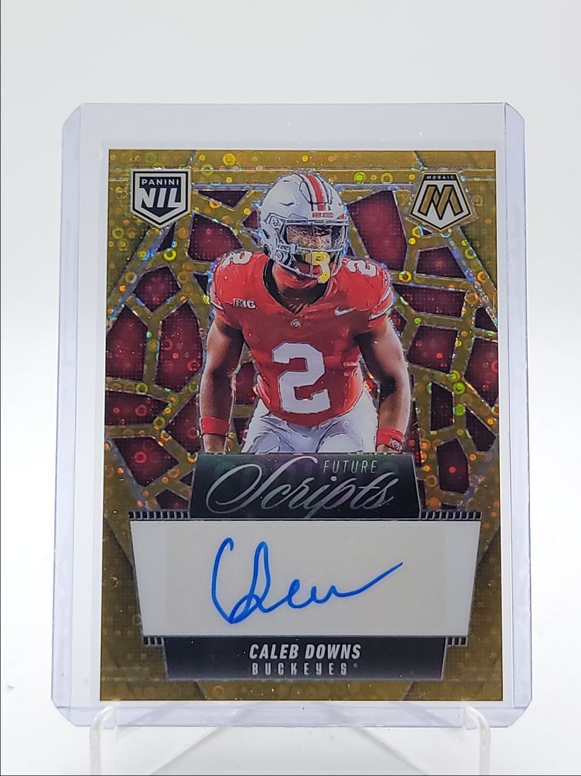 CALEB DOWNS 2025 MOSAIC NIL FUTURE SCRIPTS NO HUDDLE GOLD AUTO /10 Q6198