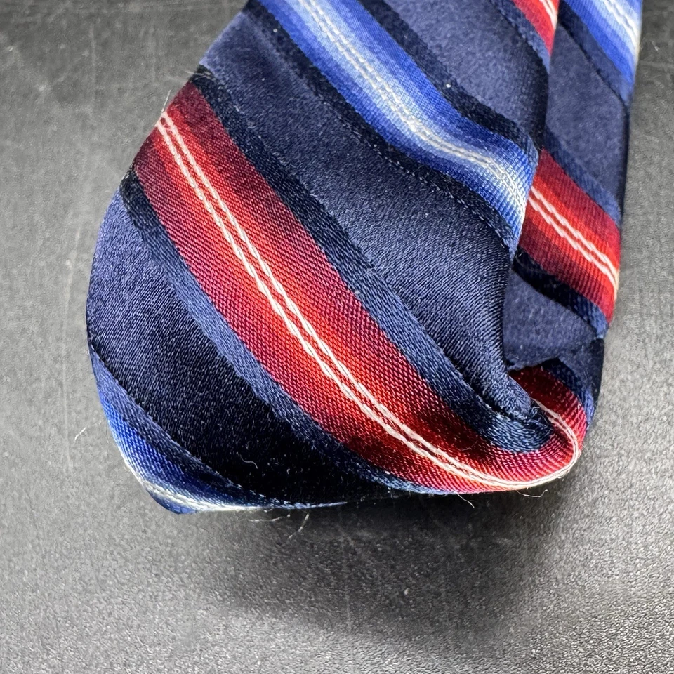 "Corbata Ben Sherman Multicolor Diagonal Rayas Rojo Blanco y Azul 58"" Largo" Foto 2 de 4