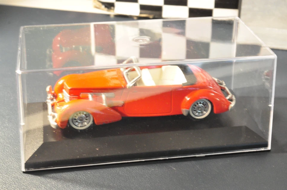 1/43 CORD MODEL 812 SUPERCHARGED CONVERTIBILE SEDAN 1937 - Immagine 2 di 2