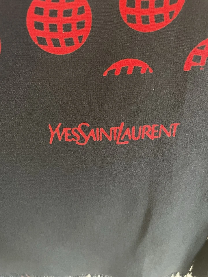 Y7# Yves Saint Laurent Rojo Negro Lunares Seda Bufanda Logo Estampado Hecho en Italia Foto 4 de 4