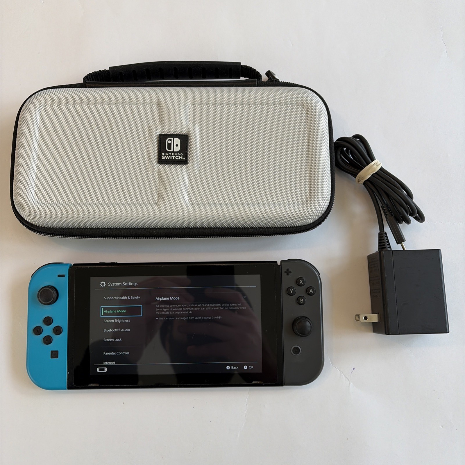 NINTENDO SWITCH CONSOLE HAC-001 With CHARGER & Case Joycons Oem TESTED