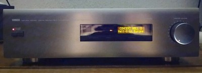 Yamaha Verstärker DSP-E1000 in Titan Digital Sound Field Processing Amplifier.