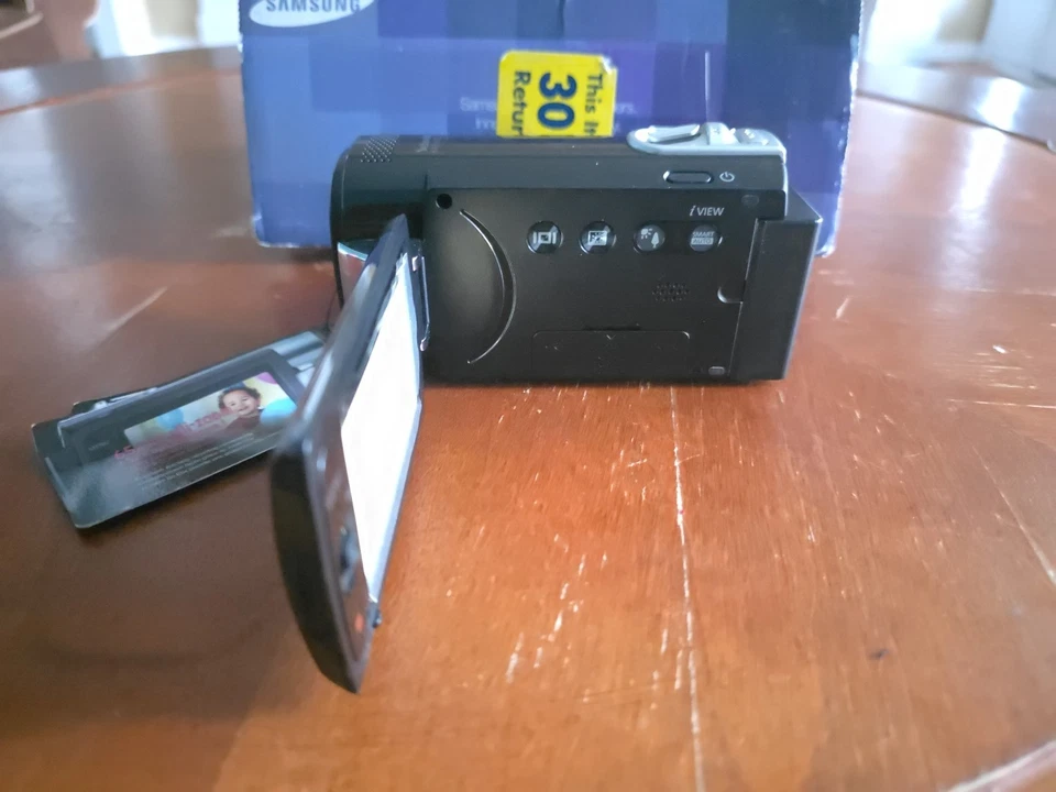 Samsung SMX-F40BN Handheld Camcorder 65x Zoom Camcorder Only - Read - Image 2 of 4