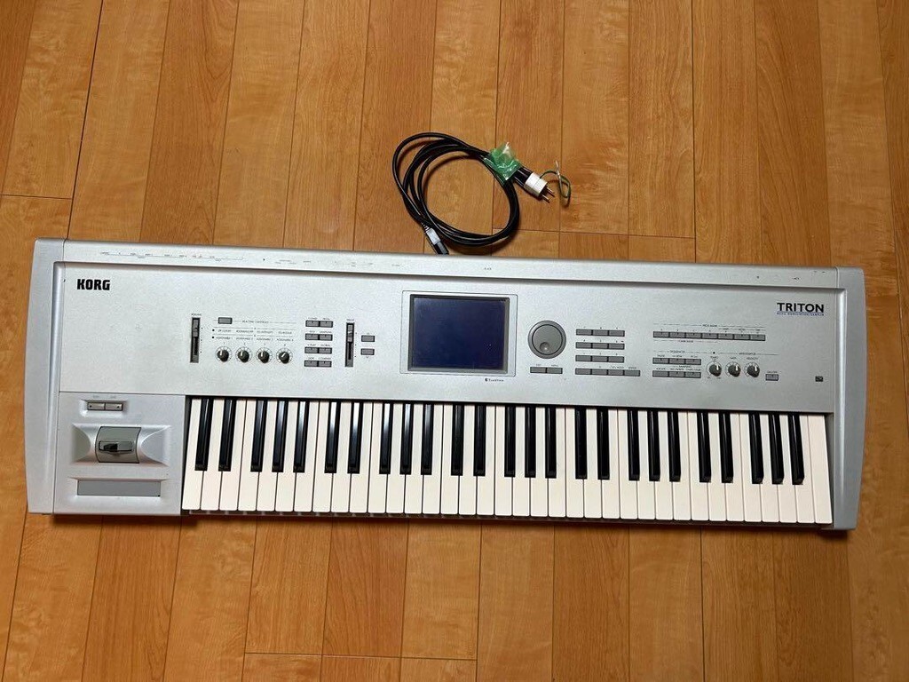 Korg Triton 61 key Synthesizer Music Workstation keyboard Korg Triton 61 key Synthesizer Music Workstation keyboard