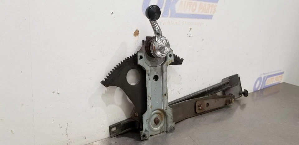 1985 CHEVY MONTE CARLO MANUAL DOOR WINDOW REGULATOR FRONT RIGHT PASSENGER - Image 4 of 4