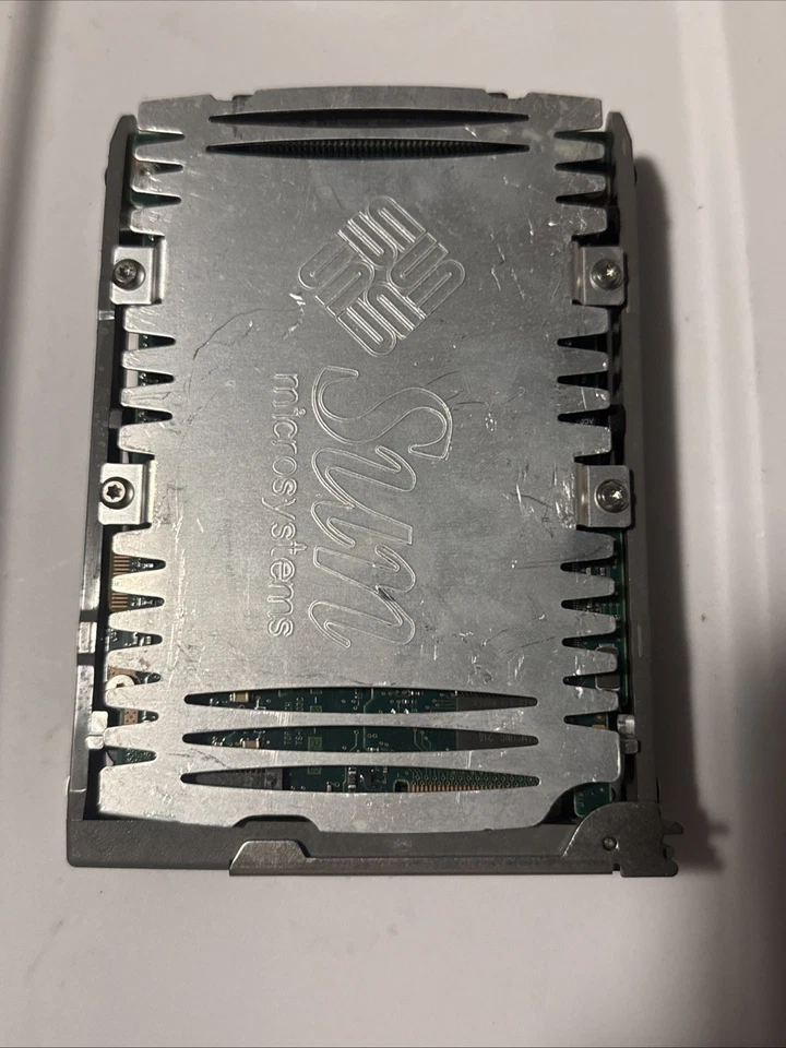 Seagate Cheetah ST318305LC  3.5” 18GB Ultra 3 SCSI  HDD With Tray Included - Image 2 of 3