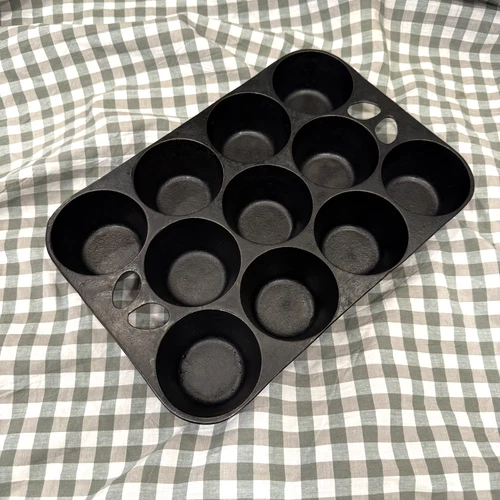 Vintage Cast Iron Griswold Wagner 11 Cup Popover Muffin Pan Unmarked Made in USA