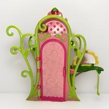 Strawberry Shortcake Berry Sweet Styles Closet Wardrobe Armoire Hasbro 2009