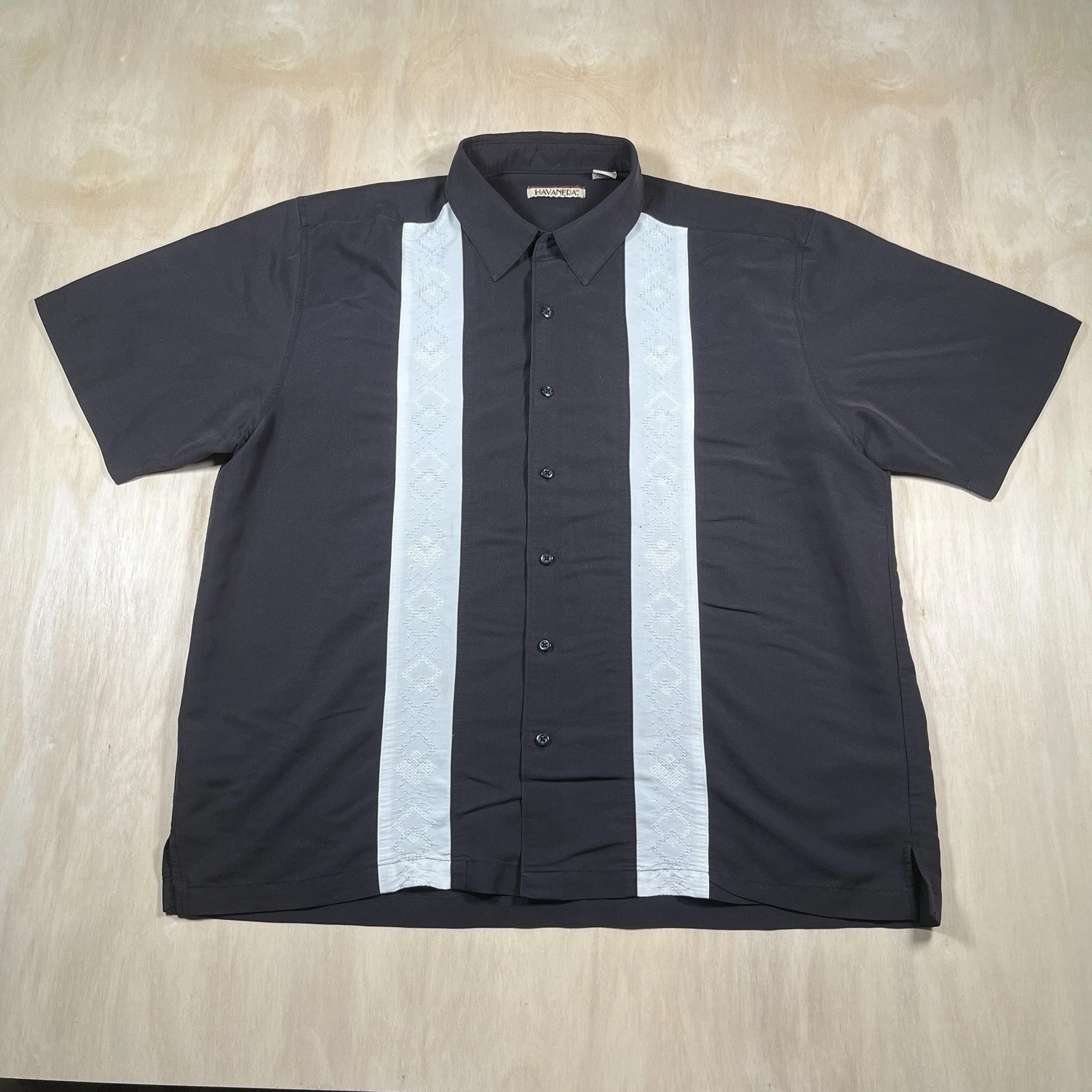 VINTAGE Havanera Button Up Mens XXL Black/White Summer Formal Wedding Travel
Opens in a new window o