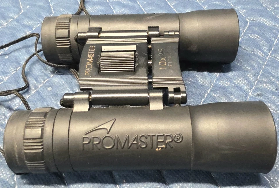 Promaster 8x21 Compact Roof Prism BINOCULAR 378 ft / 1000 yds Comes With Bag - Image 2 of 4