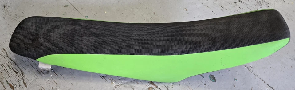 OEM KAWASAKI KX250F 2006-2007 MONTAJE ASIENTO 53066-0131-336 Foto 2 de 4