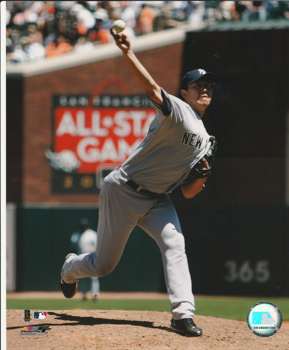王建民　メジャーリーグ　ヤンキース　フィギュア　CHIEN MING WANG CHIEN MING WANG NEW YORK YANKEES RIGHTY PITCHER 8X10