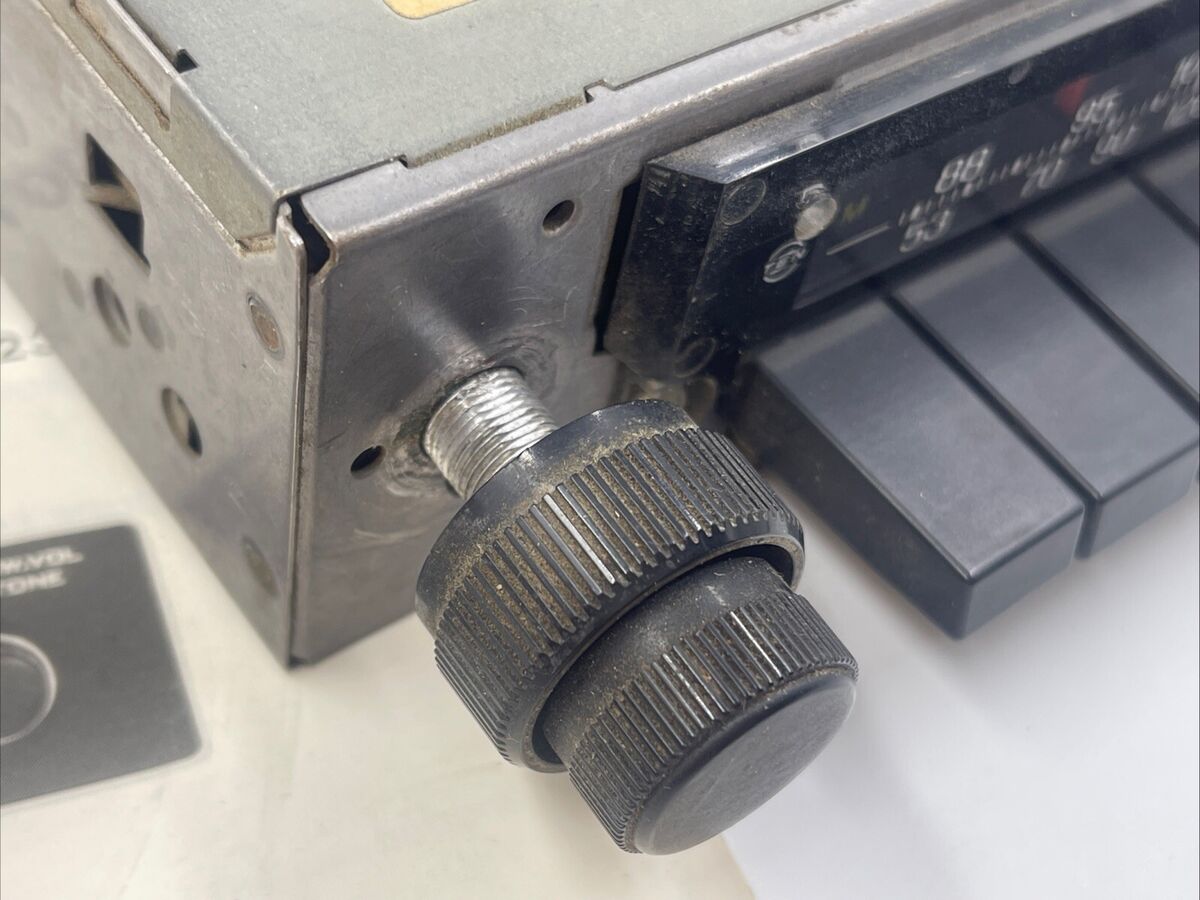 NOT TESTED - 1980 - Fujitsu Ten Limited AM FM Car Stereo 2 NOT TESTED - 1980 - Fujitsu Ten Limited AM FM Car Stereo 2