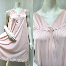 Vintage VANITY FAIR Pink NYLON Floral Applique NIGHTGOWN - Size M/L - EUC