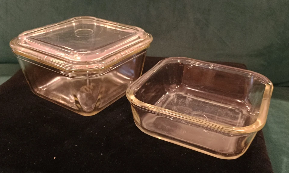 Vintage PYREX Clear Baking-Storage Dish Set #663 6"X6"X3", #662 6"X6"X2" & Lid - Image 3 of 4