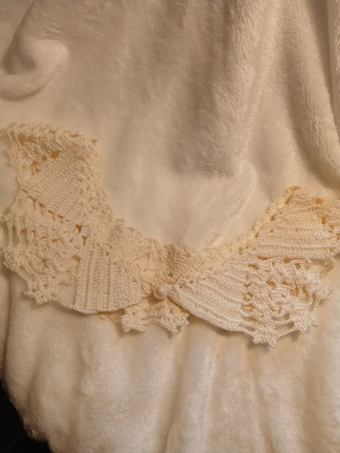 Vintage Handmade Crocheted Dainty Victorian Lace Collar Faux Pearl Button RARE - Picture 11 of 13