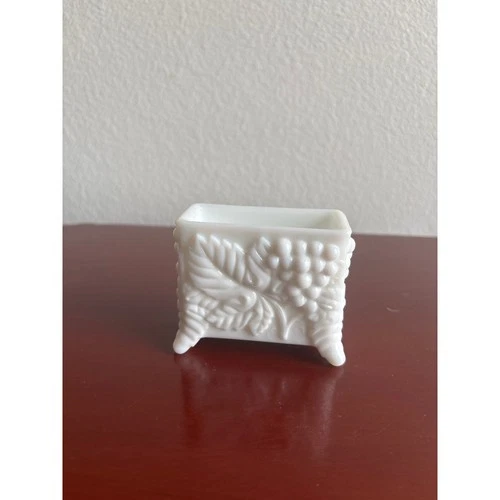 Westmoreland Milk Glass Cigarette/Toothpick/Playing Card Holder VTG White