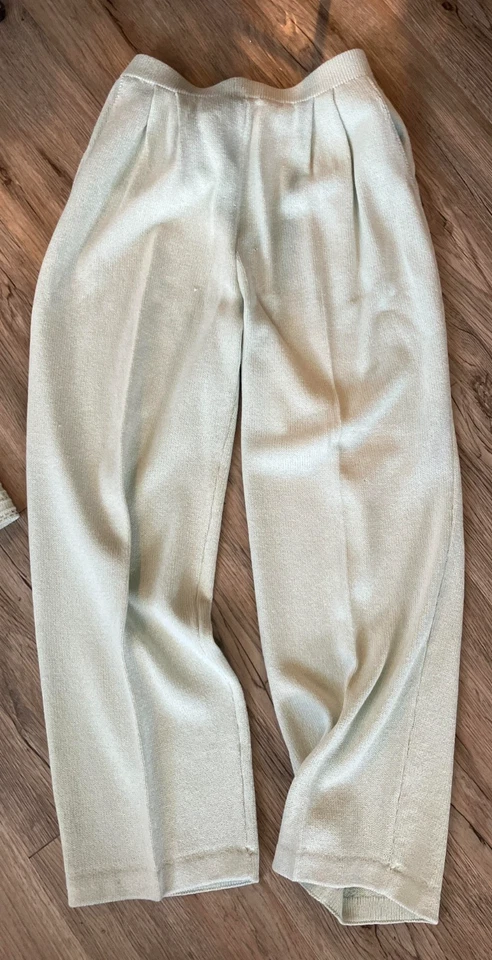 Pantalones Colección Noche St. John Talla 4 con Chaqueta Talla 6 Verde Claro Foto 2 de 2