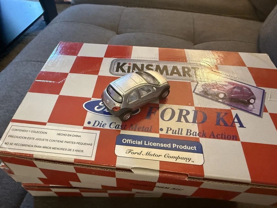 Ford KA Kinsmart 1:64 Pullback Nuevo Muy Raro Plateado Foto 3 de 4