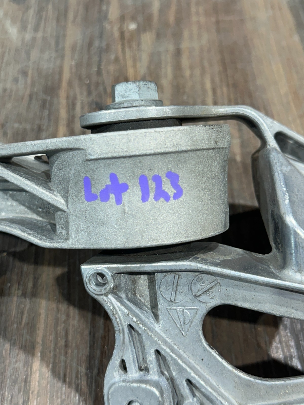 2018-2024 LAMBORGHINI URUS ENGINE TORQUE SUPPORT BRACKET OEM 9Y0.199.373