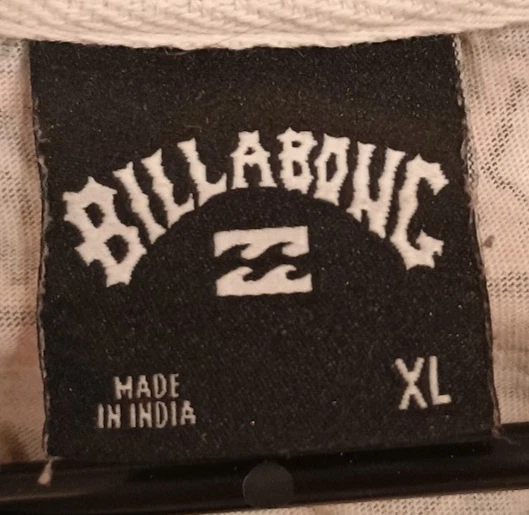 Винтажная футболка Billabong размер XL, бриллиантовые формы/волны/принт Billabong - Изображение 3 из 4