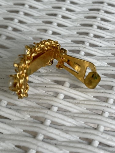 Vintage HOBE COUTURE Elegant FAUX PEARLS CLIMBERS CLUSTER CLIP EARRINGS - Picture 7 of 9