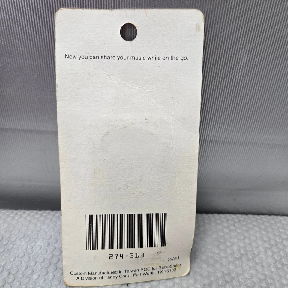 RadioShack 274-313 Stereo-to-Stereo Dual Headphone Adapter - Image 4 of 4