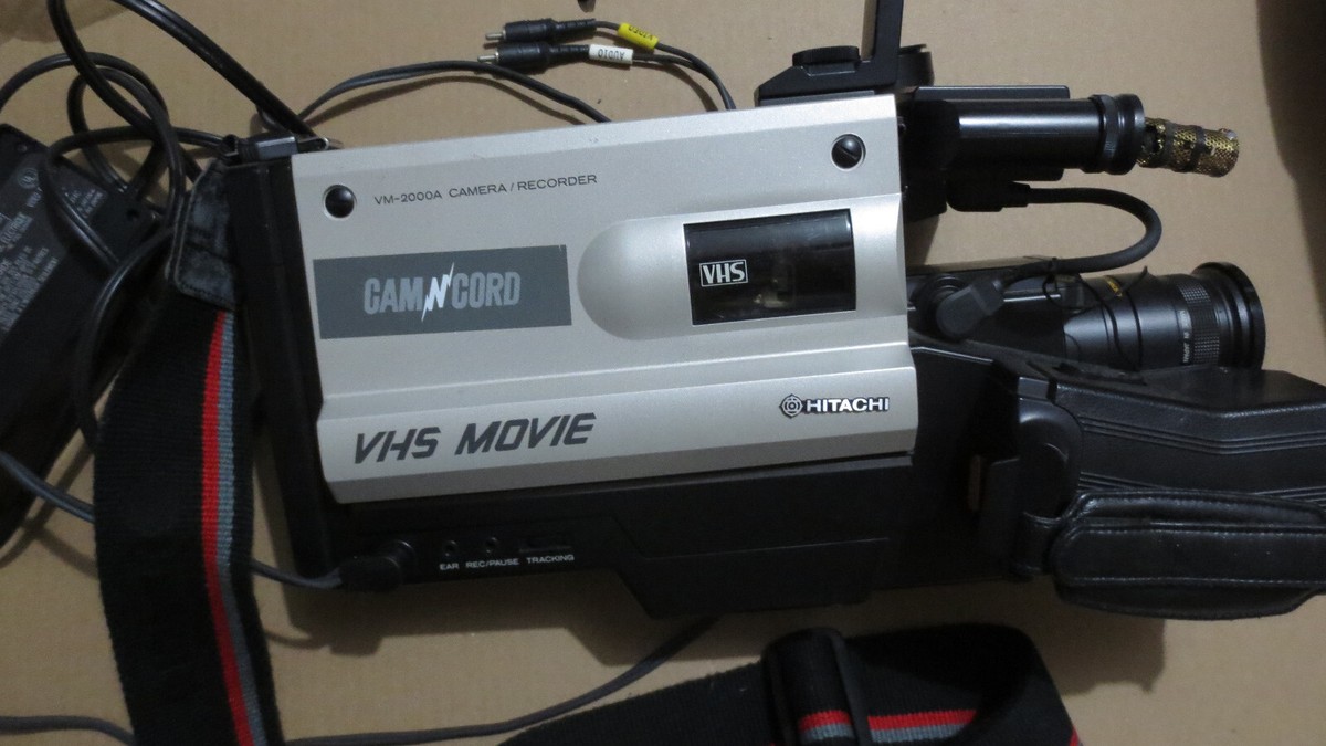 Vintage Hitachi VM-2000A VHS Video Camcorder w Battery Charger