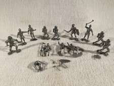 Lot of 12 Original 1965 Louis Marx Silver Knights Figures