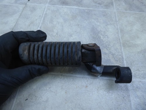 1978 Yamaha XS750 Special Y256-2) left and right front foot pegs set #1 - Picture 2 of 12