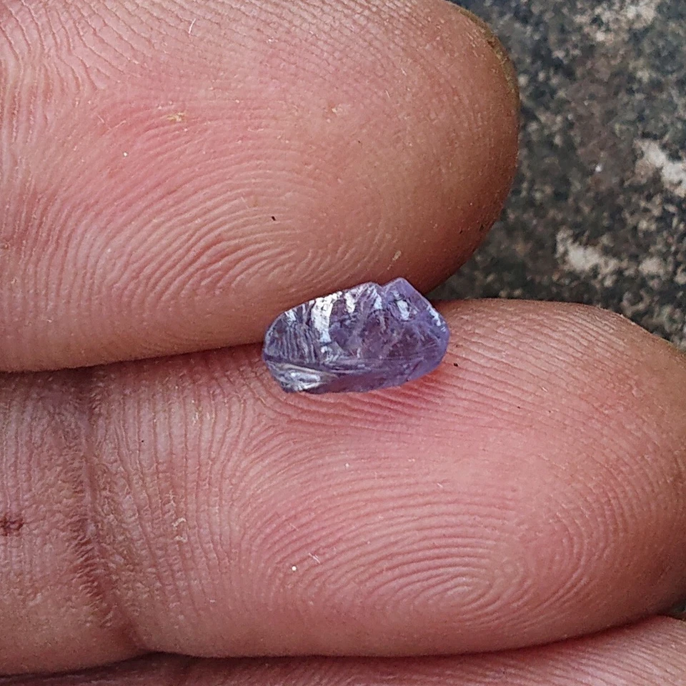 Piedra preciosa natural de espinela púrpura áspera de 1,33 quilates sin tratar VVS de Sri Lanka Foto 2 de 4