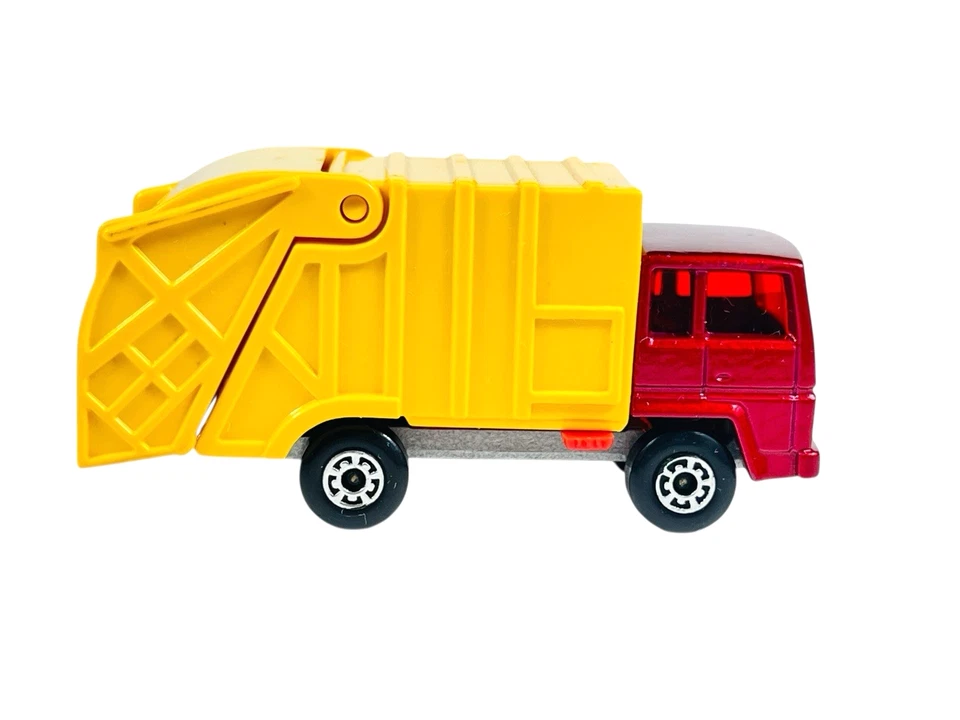 Matchbox Lesney Superfast MB36 Refuse Truck w/K Box - Image 4 of 4