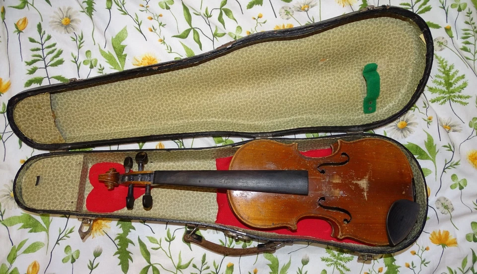 CHILDREN'S VIENNA  1/4 VIOLIN labelled GEBRUDER PLACHT (Nr. 389) + CASE - Image 2 of 4