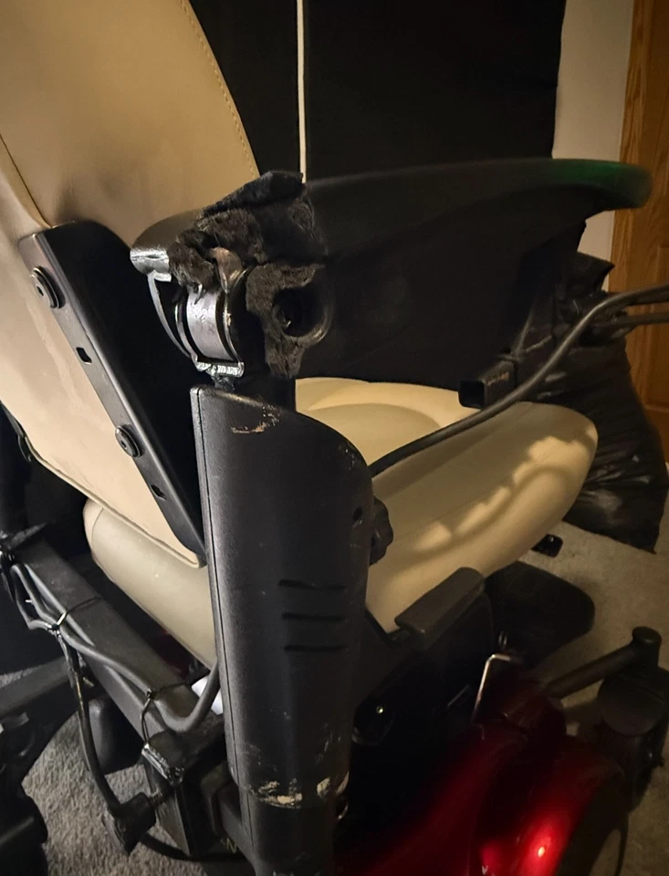 GOLDEN TECHNOLOGIES (Modelo Nº GP620) Silla eléctrica, silla/scooter de movilidad Foto 4 de 4