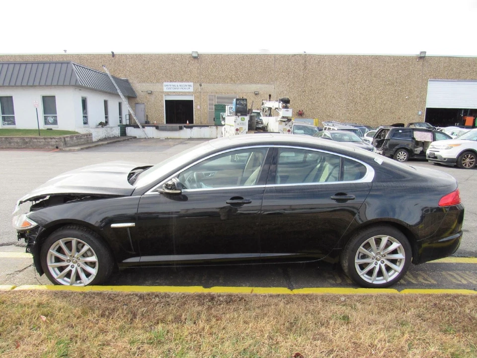 2012 JAGUAR XF КАБИНЫ ПРЕДОХРАНИТЕЛЬ КОРОБКА - Изображение 2 из 4