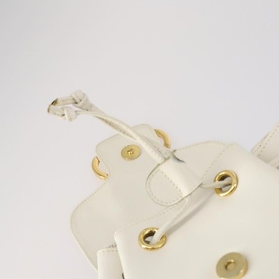 Salvatore Ferragamo Backpack Leather White Gold Auth 154163  display picture 2