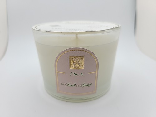 Aromarique Candle - Picture 2 of 3