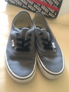 black vans white bottom