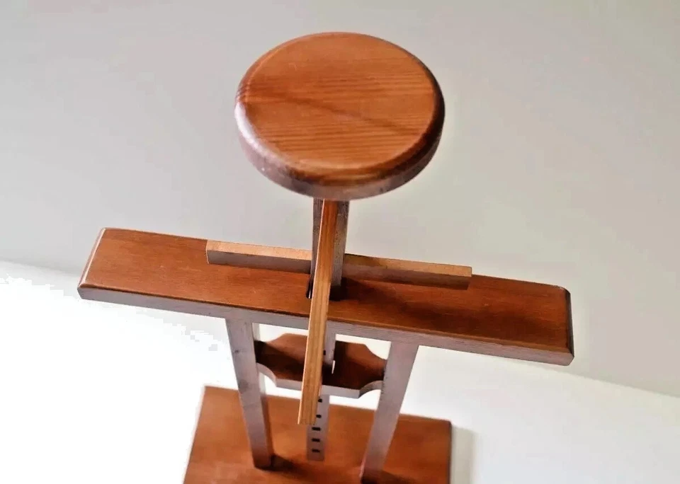 Soporte de exhibición de armadura samurai tamaño natural de madera Yoroi Kabuto Jinbaori coleccionable Foto 3 de 4