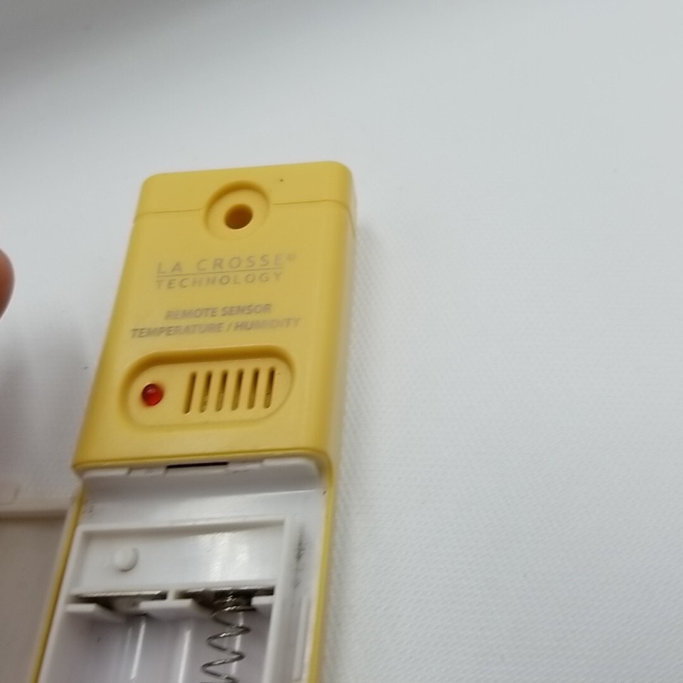 TX141THBV2 La Crosse Technology Wireless Temperature Sensor Yellowing