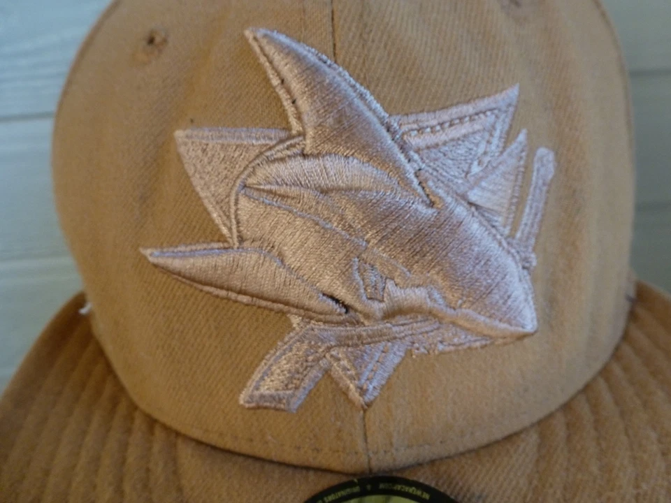 Sombrero ajustado San Jose Sharks New Era 59Fifty 7 1/2 logotipos bordados dorados Foto 2 de 4