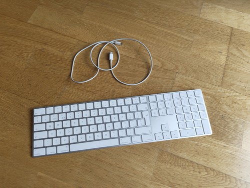 Apple Magic A1843 Bezprzewodowa klawiatura Ciche klawisze QWERTY Klawiatura numeryczna + kabel