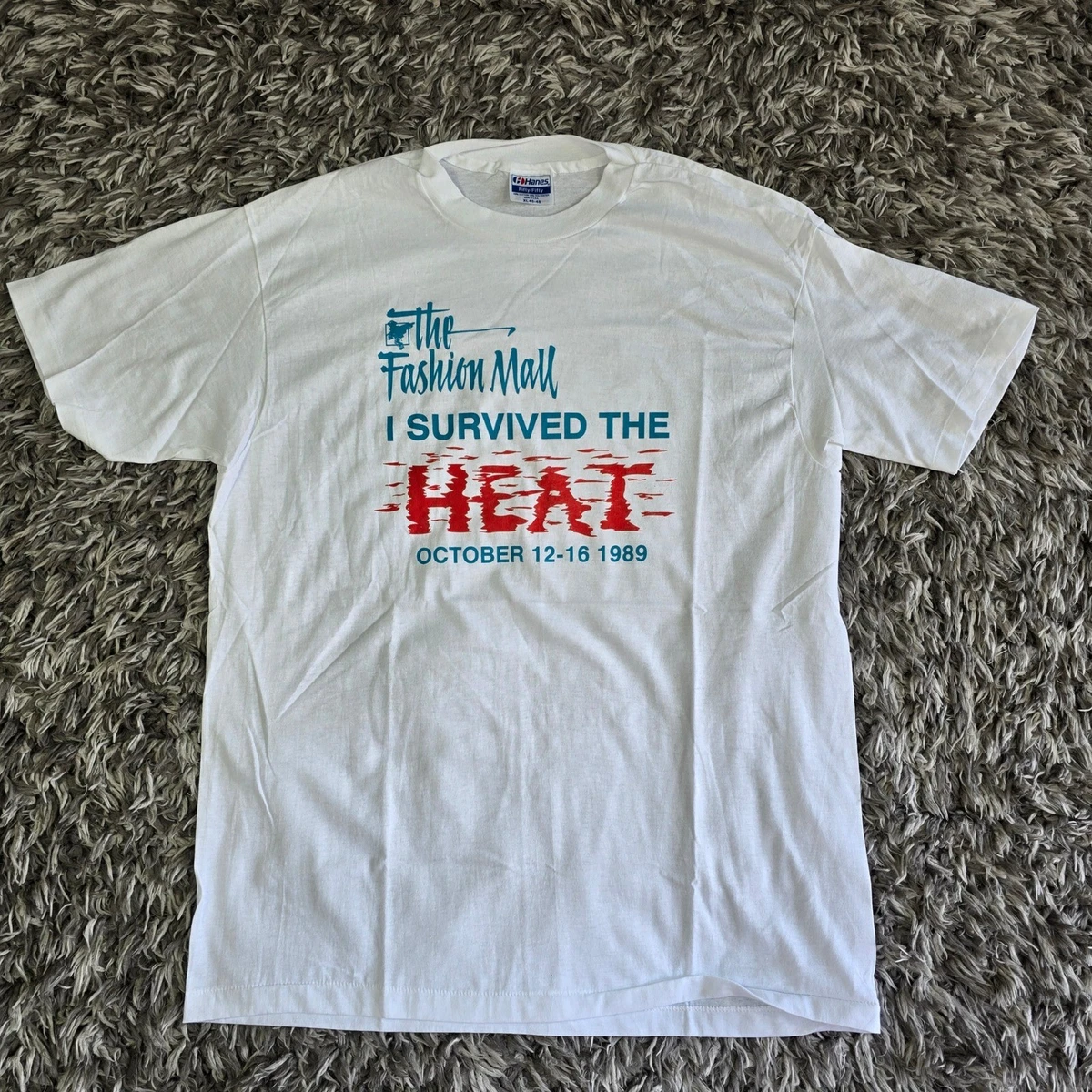 Preços baixos em Camisetas gráficas Vintage década de 1980 Hanes