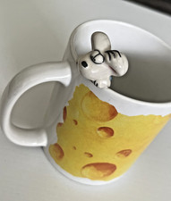 Tolle DIDDL Sammeltasse, "KÄSE" mit 3D-Diddl-Motiv