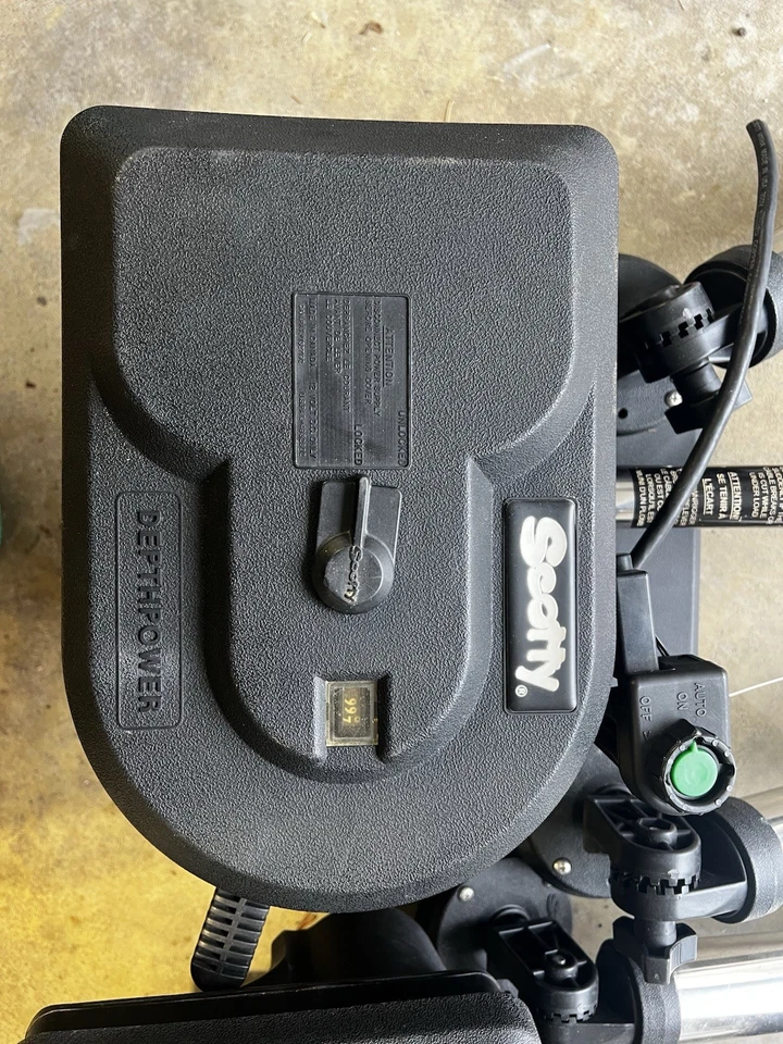 Juego de 2 Downriggers Eléctricos Scotty #1106 Profundidad con Accesorios Foto 3 de 4